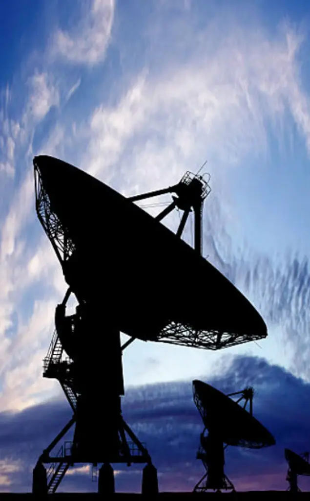 SideImage 660x1065 Telecomm