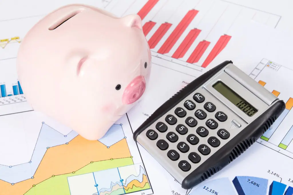 060514 piggy bank and calculator with business charts